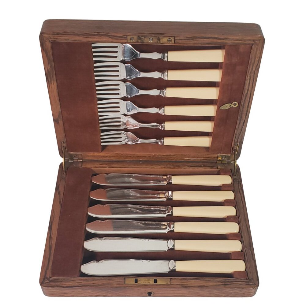 Vintage Sheffield Silver-Plated Fish Cutlery Set in Box–F.C. & Co - Early 1900s